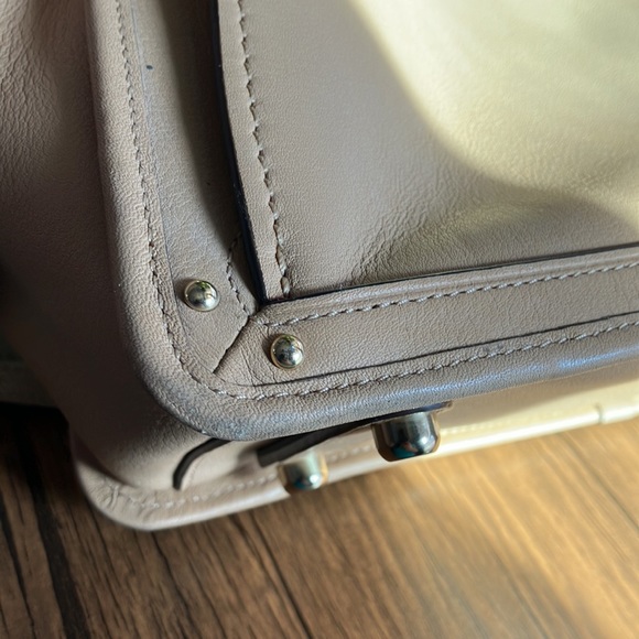 Coach Dreamer - Picture 6 of 17